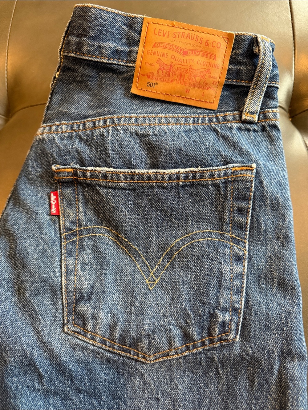 Levi's 501 Original Fit Premium Women’s Jeans Straight Leg Dark Wash 29x30 EUC - Picture 5 of 7